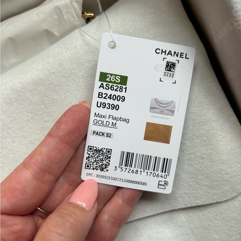 CHANEL maxi flap suede 2026 NEW - Picture 6 of 16